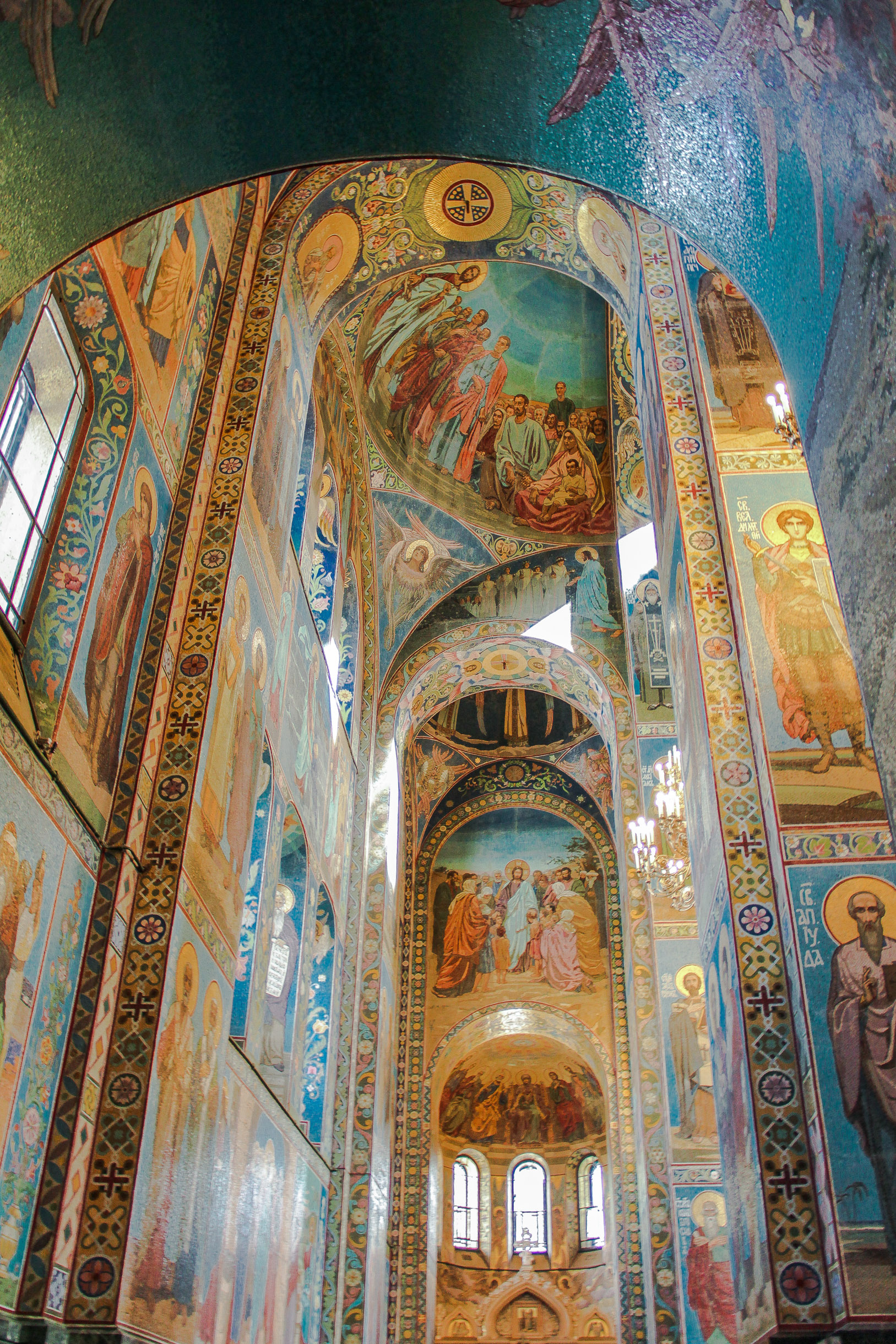 Intérieur de la Cathédrale Saint-Sauveur à Saint-Pétersbourg