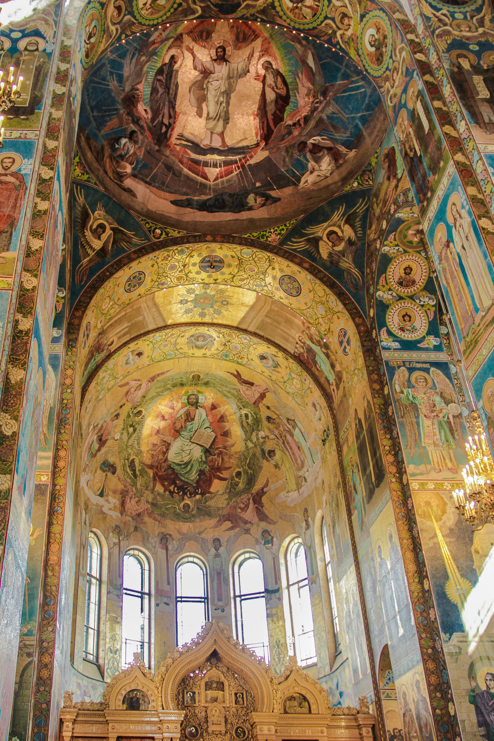 Intérieur de la Cathédrale Saint-Sauveur à Saint-Pétersbourg