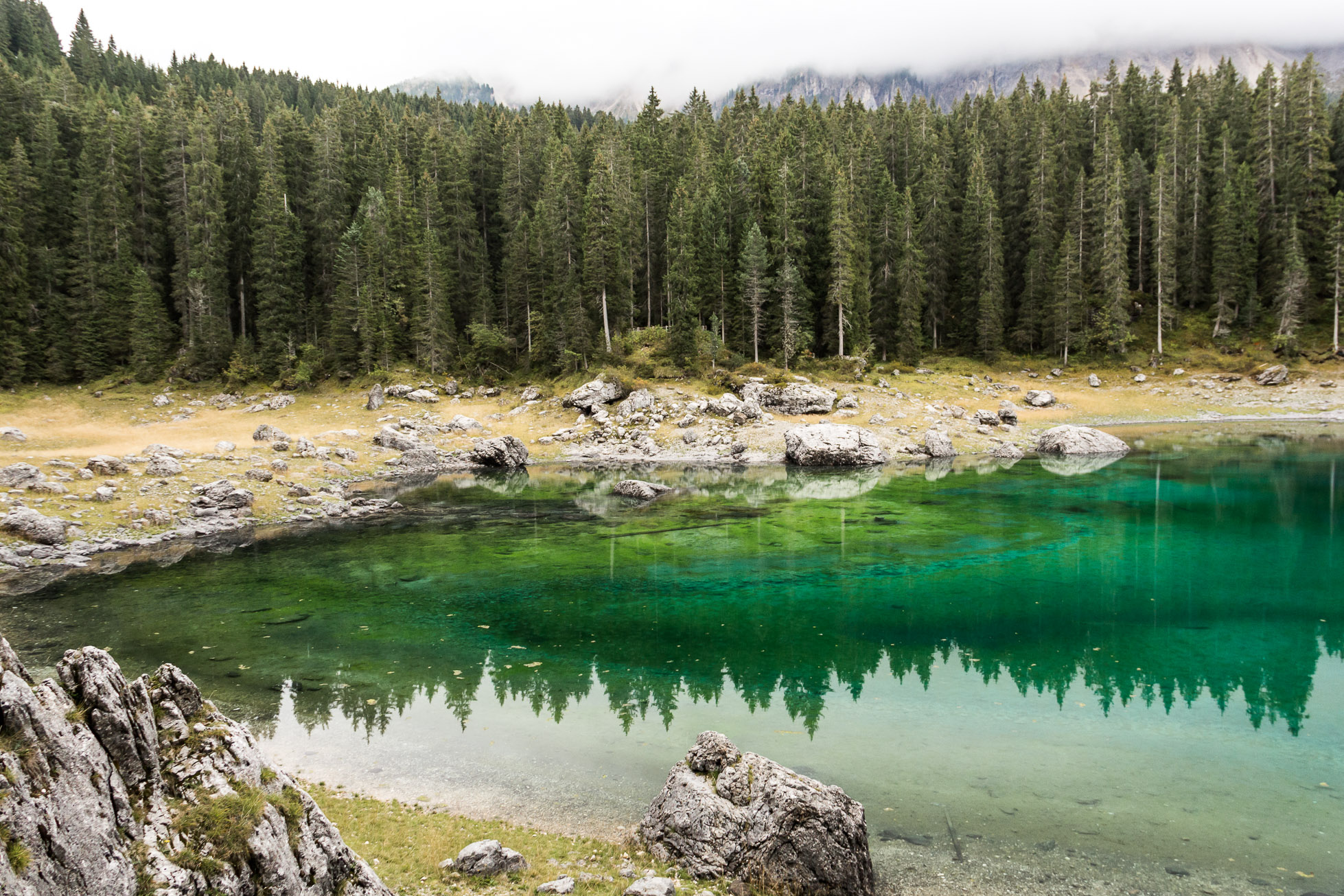 Le Lago di Carezza ou Karersee, dans le Dolomites