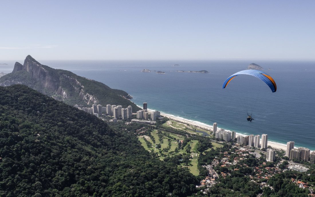 Faire du parapente à Rio de Janeiro.